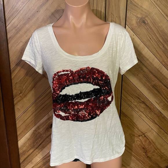 Express Women’s Medium Sequined Lips Round Neck Tee - Picture 3 of 9